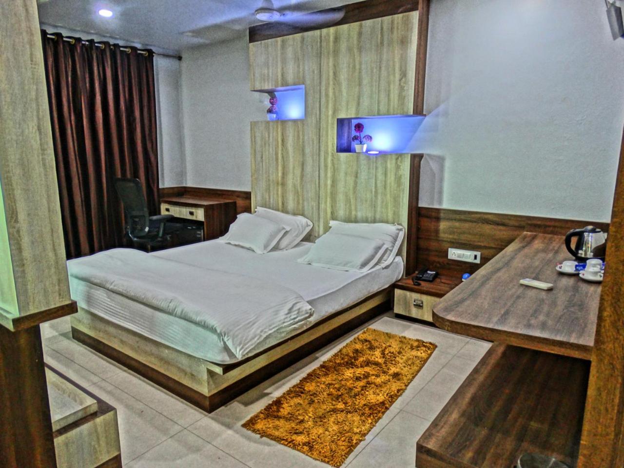 Hotel Garv Residencia Gaya Exterior foto